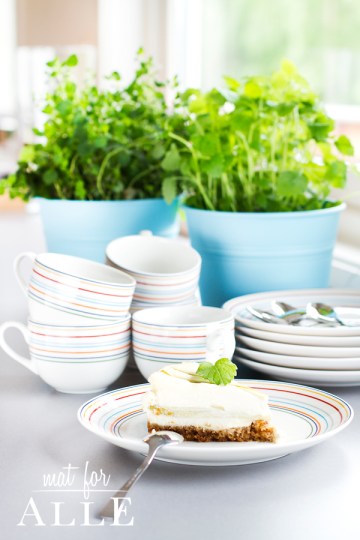 130601_ostekake_rabarbera